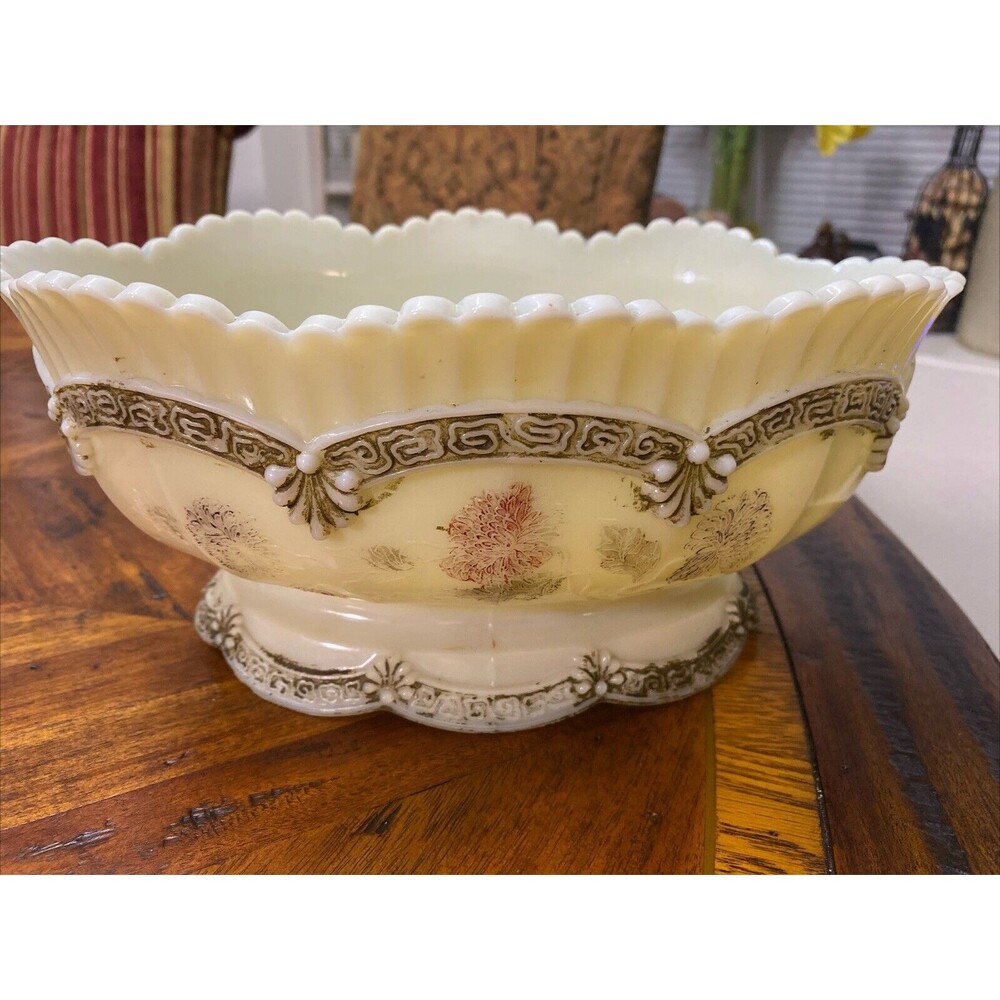 Antique Chrysanthemum Sprig Custard Glass Berry Bowl